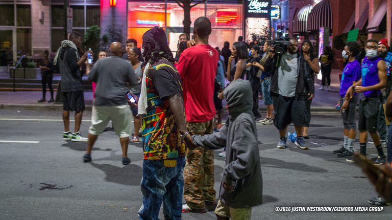 Illustration for article titled A Night Of Tear Gas And Chaos In Charlotte
